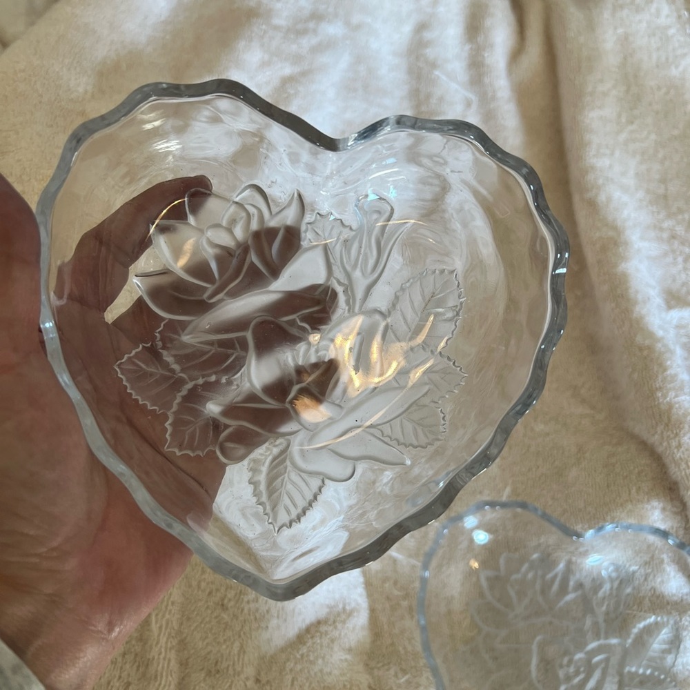Home Beautiful Etched Glass Heart Candy/Jewelry Dish Rose Flowers